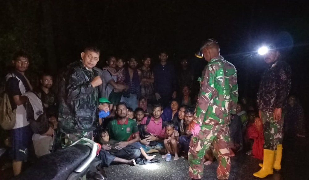 Dua kapal angkut 400 imigran Rohingya mendarat di Aceh Besar dan Pidie