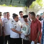 Pj Bupati salurkan bantuan pangan cadangan beras secara simbolis kepada warga Aceh Besar