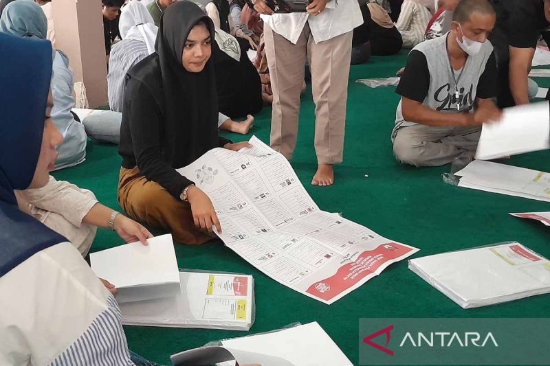 180 petugas lipat surat suara untuk Pileg dan Pilpres di Banda Aceh
