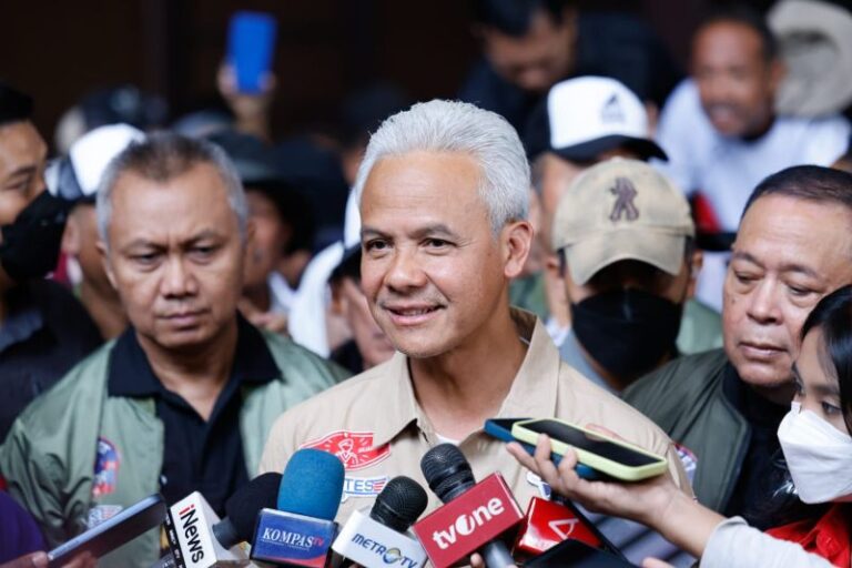 Ganjar Pranowo nyoblos di TPS 11 Lempong Sari Semarang