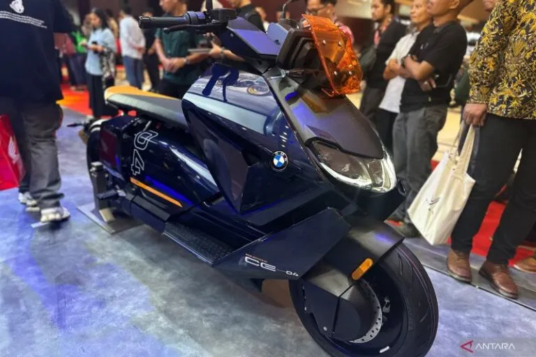 BMW hadirkan CE 04, Sepeda motor listrik seharga Rp418,8 juta