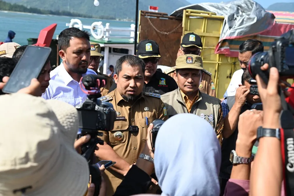 Pj Bupati Muhammad Iswanto pantau pendistribusian logistik Pemilu 2024 di Pulo Aceh