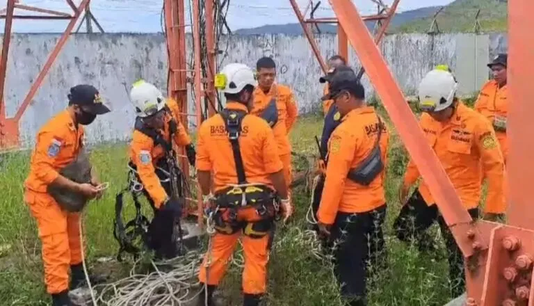 Hendak evakuasi pelaku bunuh diri, petugas Basarnas tewas