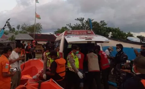 Tim SAR kembali temukan satu mayat imigran Rohingya terapung di laut Aceh Jaya, kini total sudah 4 jasad dievakuasi