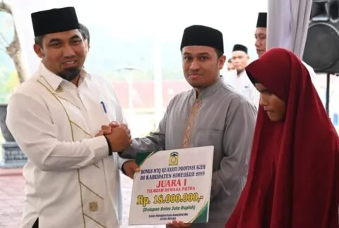 Bonus juara MTQ dan FASI Aceh Besar diserahkan Pj Muhammad Iswanto