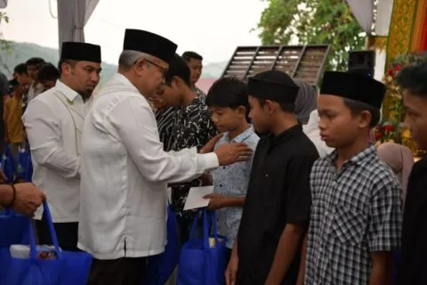 Pj Gubernur Aceh santuni anak yatim di Aceh Besar
