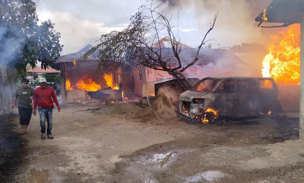Lima rumah, kios dan mobil terbakar di Krueng Barona Jaya Aceh Besar