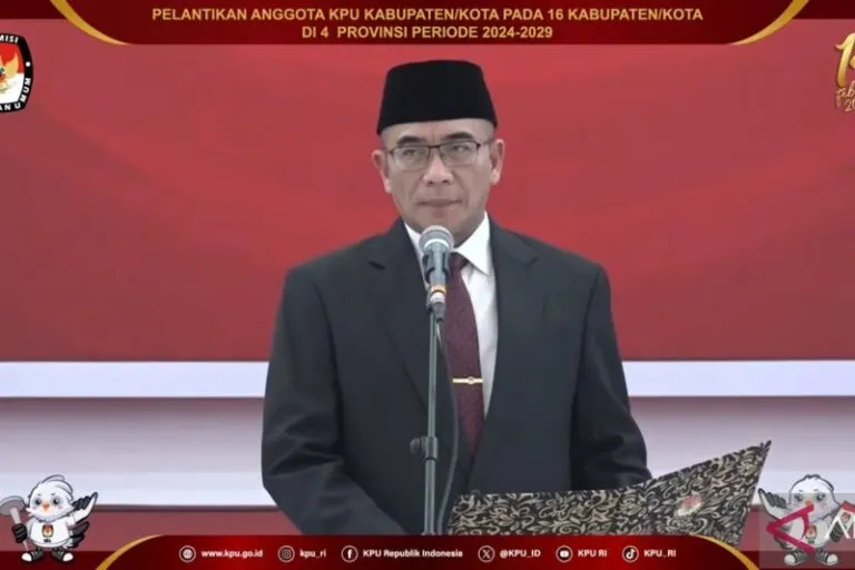 Hasyim Asy’ari Lantik Anggota KPU Di 16 Kabupaten Dan Kota Di Indonesia ...