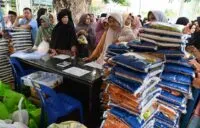 Warga Darul Kamal serbu bazar pangan murah, Nurlina : Terima kasih Pj Bupati Aceh Besar