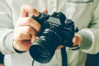 Dua kamera dan lensa terbaru diperkenalkan FUJIFILM di pasar Indonesia