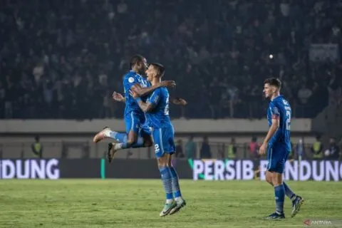 Gilas Madura United 0-3, Persib Bandung selangkah juara Liga 1 Indonesia