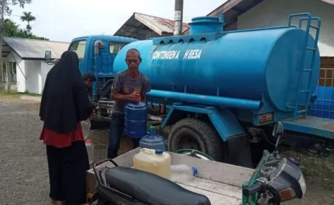 Musim kering landa Lhoknga, Pemkab Aceh Besar salurkan bantuan air bersih