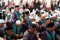 Pj Bupati Aceh Besar peusijuk dan lepas keberangkatan jamaah calon haji