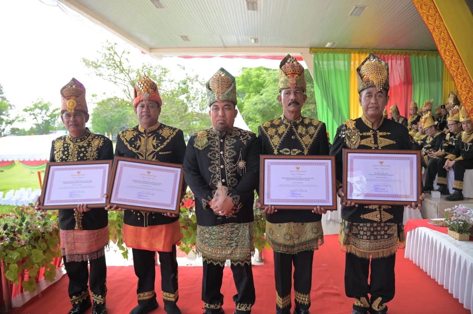 Dukung dan sukseskan Pemilu 2024 di Aceh Besar, sejumlah institusi raih penghargaan dari Pj Muhammad Iswanto