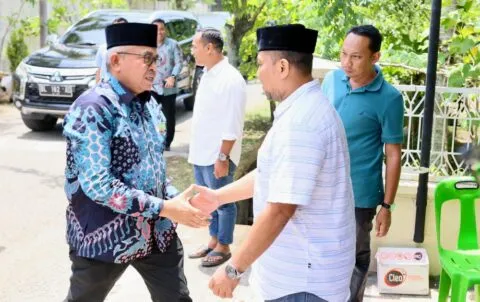 Usai kunjungan kerja ke sejumlah daerah, Pj Gubernur Aceh takziah ke rumah duka almarhum Thantawi Ishak