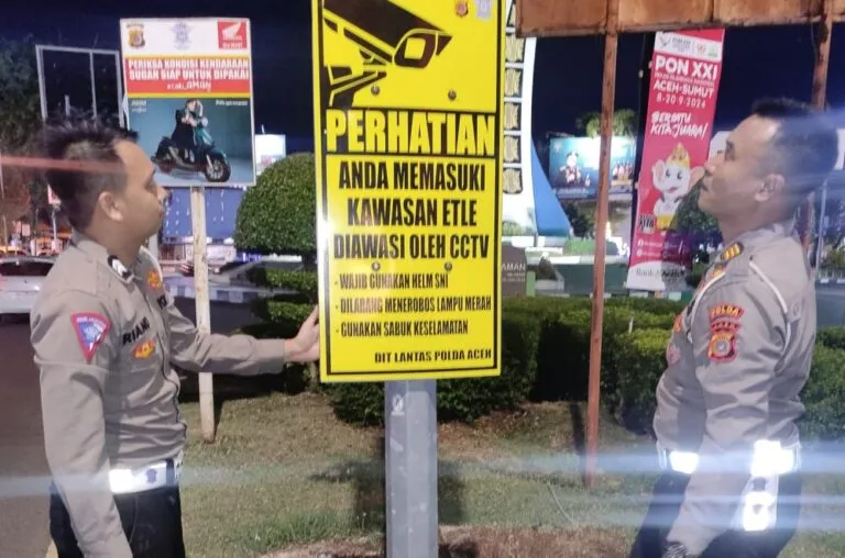 Ditlantas Polda Aceh pasang rambu peringatan tilang elektronik