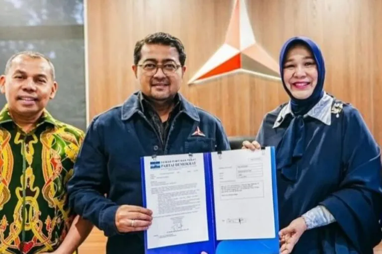 Partai Demokrat serahkan SK kepada Illiza untuk Pilkada di Banda Aceh