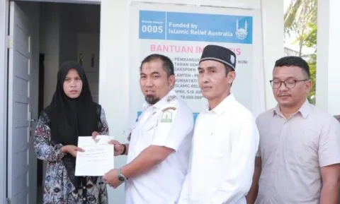 Pj Bupati Aceh Besar serahkan rumah untuk warga yatim dan dhuafa