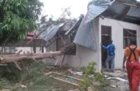 Sejumlah bangunan di Aceh Besar rusak akibat tertimpa pohon