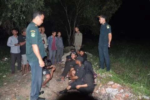 Satpol PP dan WH Aceh Besar usir anak punk dari Peukan Bada