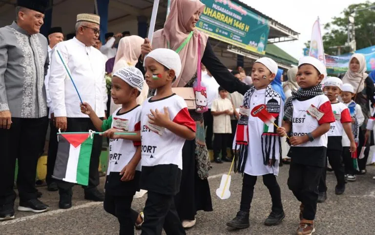 Ribuan pelajar di Banda Aceh ikut Musabaqah Pawai Muharram, dilepas oleh Pj Gubernur Bustami Hamzah