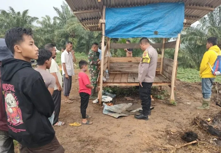 Satu warga Aceh Timur tewas disambar petir, diduga akibat main ponsel