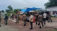 Satpol PP dan WH Banda Aceh bongkar lapak PKL di kawasan RS Meuraxa