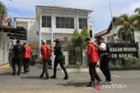 Polres Aceh Barat serahkan tiga tersangka kasus kepemilikan senjata api ke jaksa