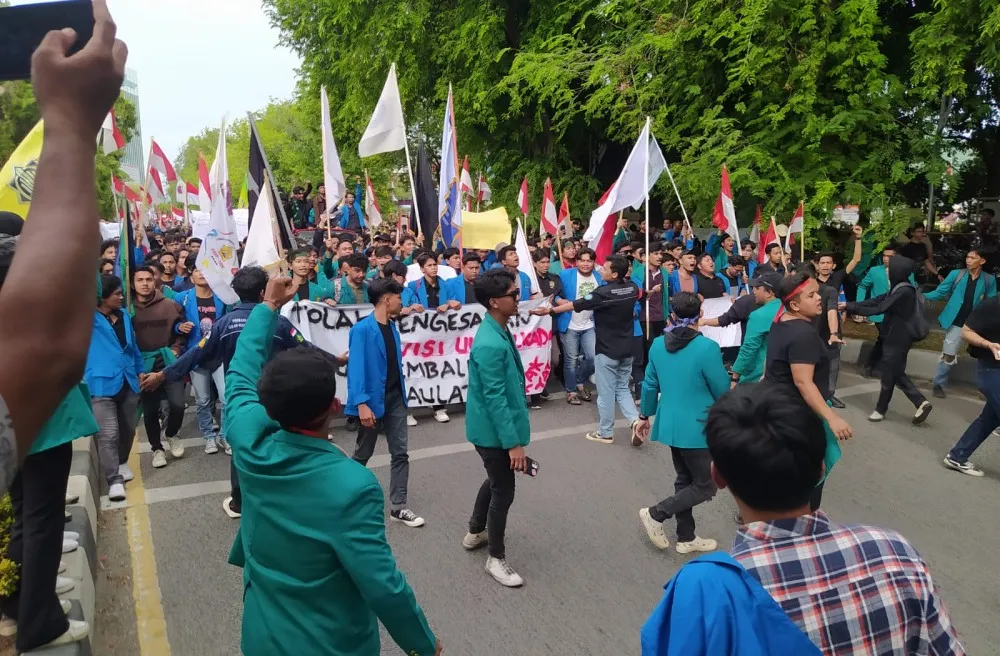 Tolak RUU Pilkada, Ribuan Mahasiswa Padati Gedung DPR Aceh