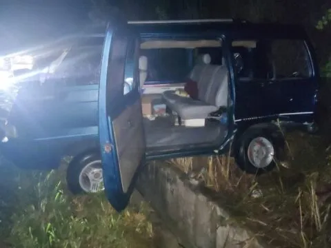 Dua Minibus Tabrakan di Lembah Seulawah, Satu Orang Meninggal Dunia