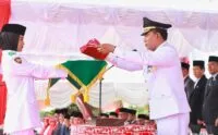 Nafisah, perempuan cantik anak petani sang pembawa bendera pada HUT RI ke-79 di Pidie