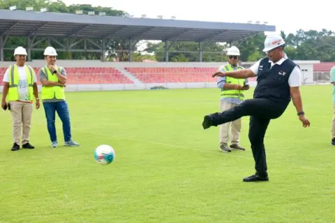 Pj Gubernur Aceh Safrizal uji coba Stadion Dimurthala