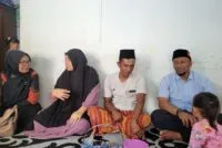 Fadhil Rahmi takziah ke rumah siswa di Banda Aceh yang meninggal tertimpa plafon