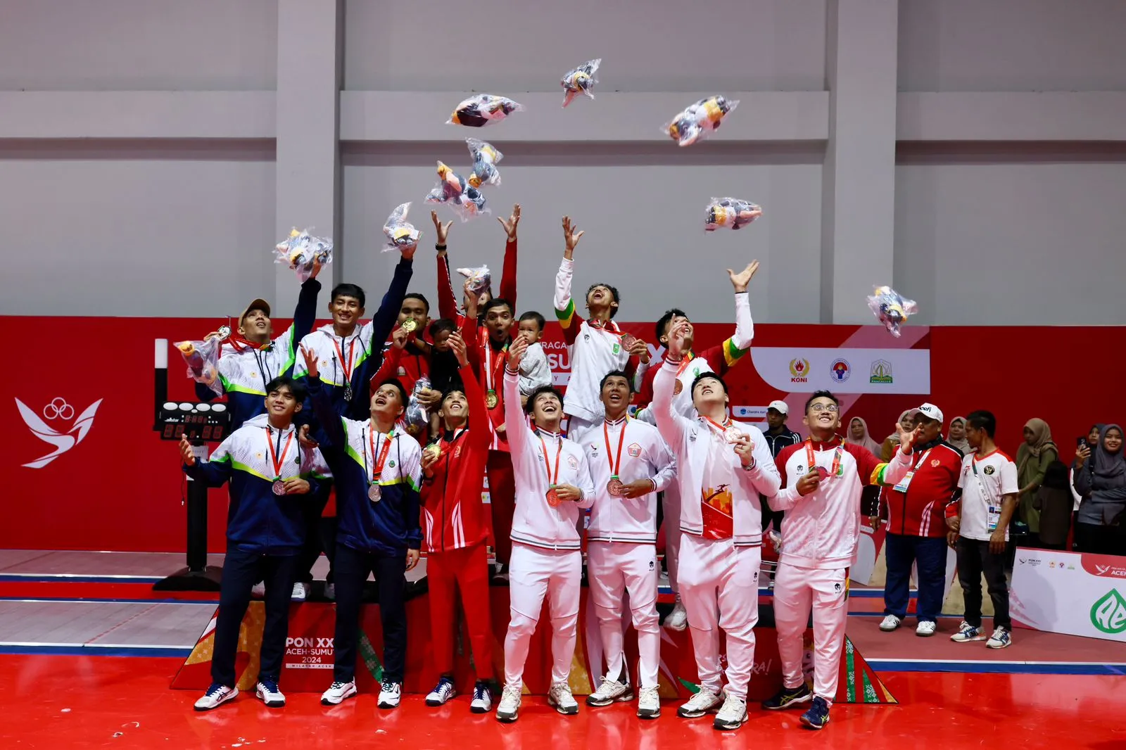 Atlet Anggar Aceh nomor floret beregu putra sukses pertahankan medali emas di PON 2024