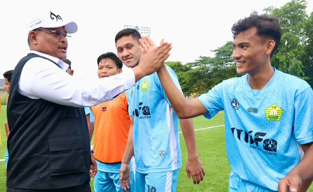Sambangi markas latihan tim sepak bola PON Aceh, Safrizal minta pemain persembahkan medali emas