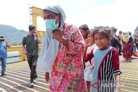 Usai terombang-ambing dilautan, Tim SAR akhirnya evakuasi imigran Rohingya di Aceh Selatan