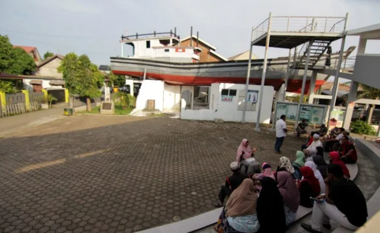 Kapal diatas rumah, saksi bisu dahsyatnya Tsunami Aceh yang kini jadi objek wisata di Banda Aceh