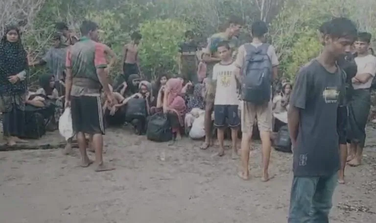 150 orang imigran Rohingya masuk ke Aceh Timur, diturunkan dari tengah laut dan berenang ke darat, lima meninggal dunia