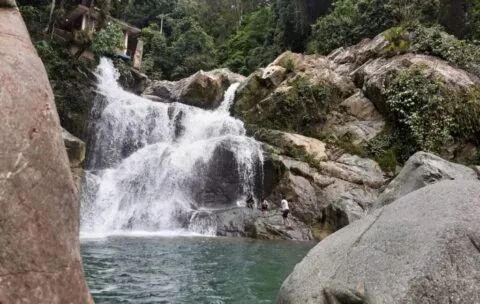 Segar dingin wisata air terjun Suhom di Aceh Besar