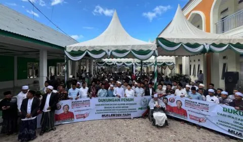 Ribuan santri dan alumni Dayah Arongan deklarasi dukung Mualem-Dek Fadh di Pilkada Aceh 2024