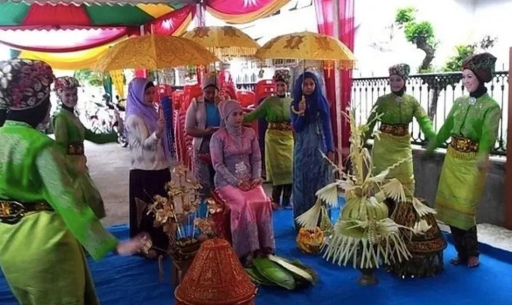 Merawat tradisi Manoe Pucok ritual perkawinan di Aceh 