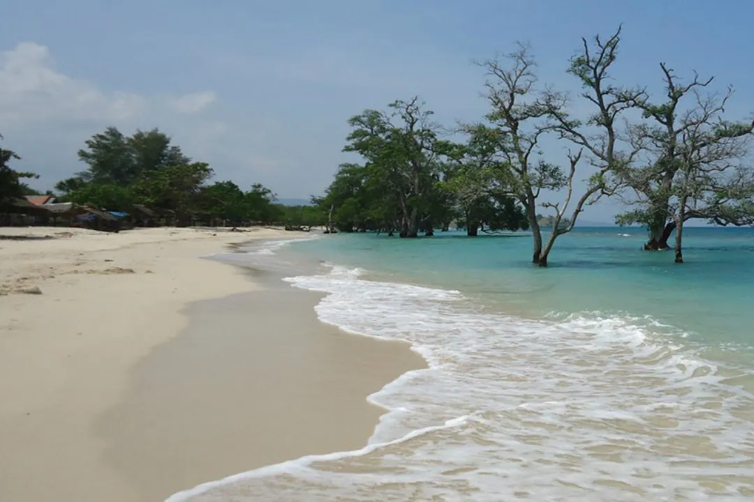 Pasir Putih Lhok Mee, pesona wisata bahari di Aceh Besar
