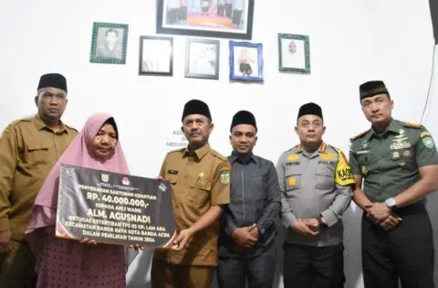 Keluarga almarhum Agusnadi dapat santunan Rp40 juta, diserahkan oleh KIP Banda Aceh