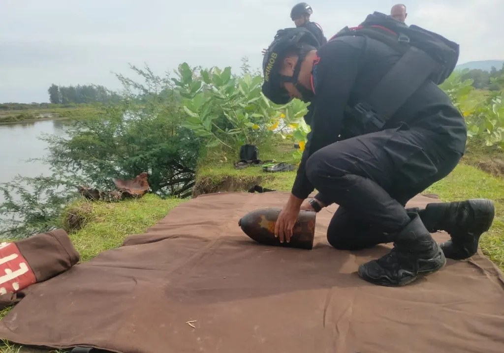 Tim Jibom Gegana Polda Aceh disposal bom seberat 30 kilogram di Aceh Besar