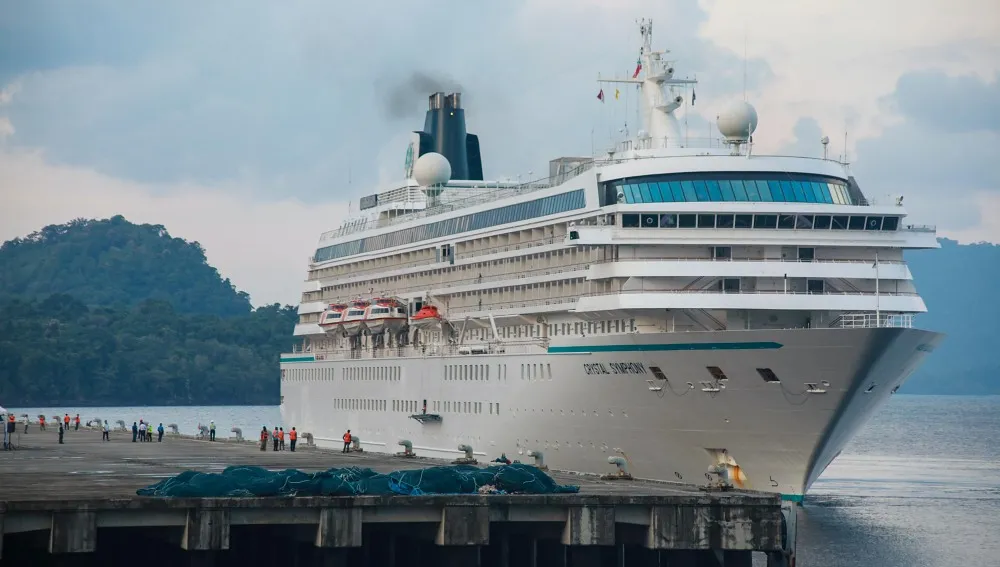 Kapal Pesiar MS Cristal Symphony mendarat di Sabang Aceh, bawa 214 turis