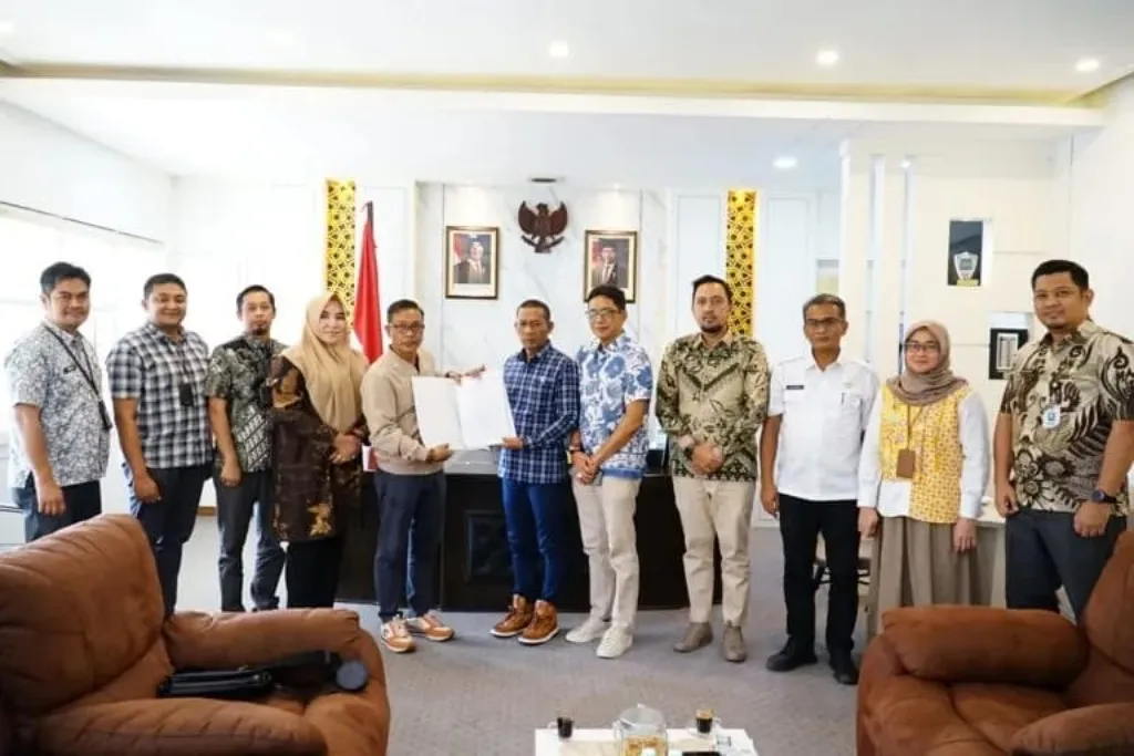 Ketua DPRA Zulfadli terima hasil penetapan Gubernur Aceh dan Wakil Gubernur Aceh 2025-2030 dari KIP