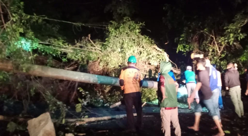 Akses jalan ke wisata Iboih macat total akibat longsor