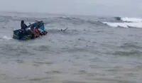 14 siswa terseret arus saat mandi laut, tiga tewas dan satu hilang