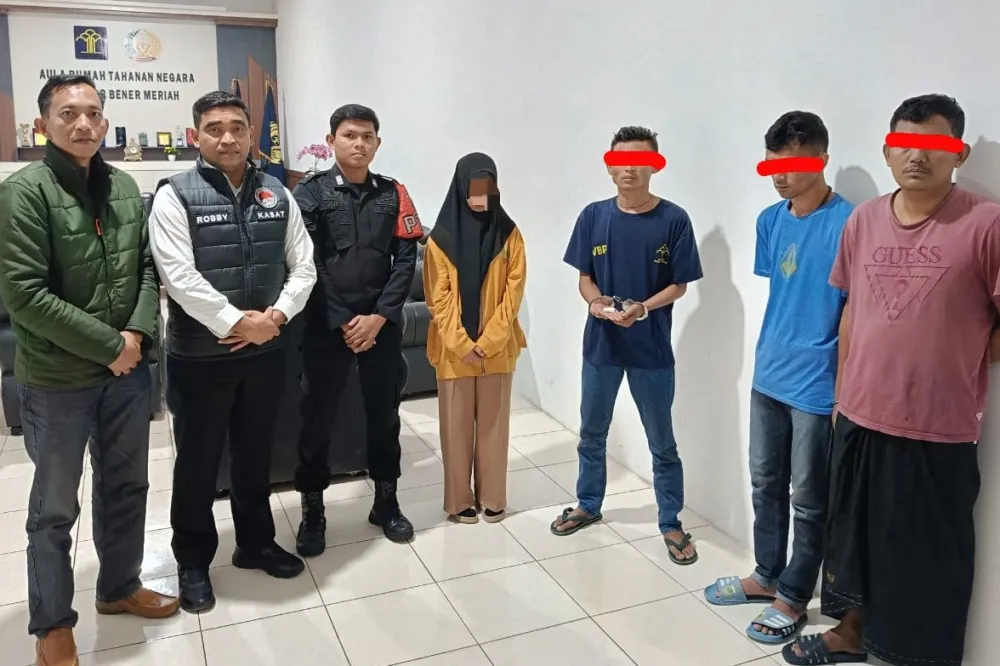 Antar sabu untuk pacaranya, mahasiswi di Bener Meriah ditangkap polisi