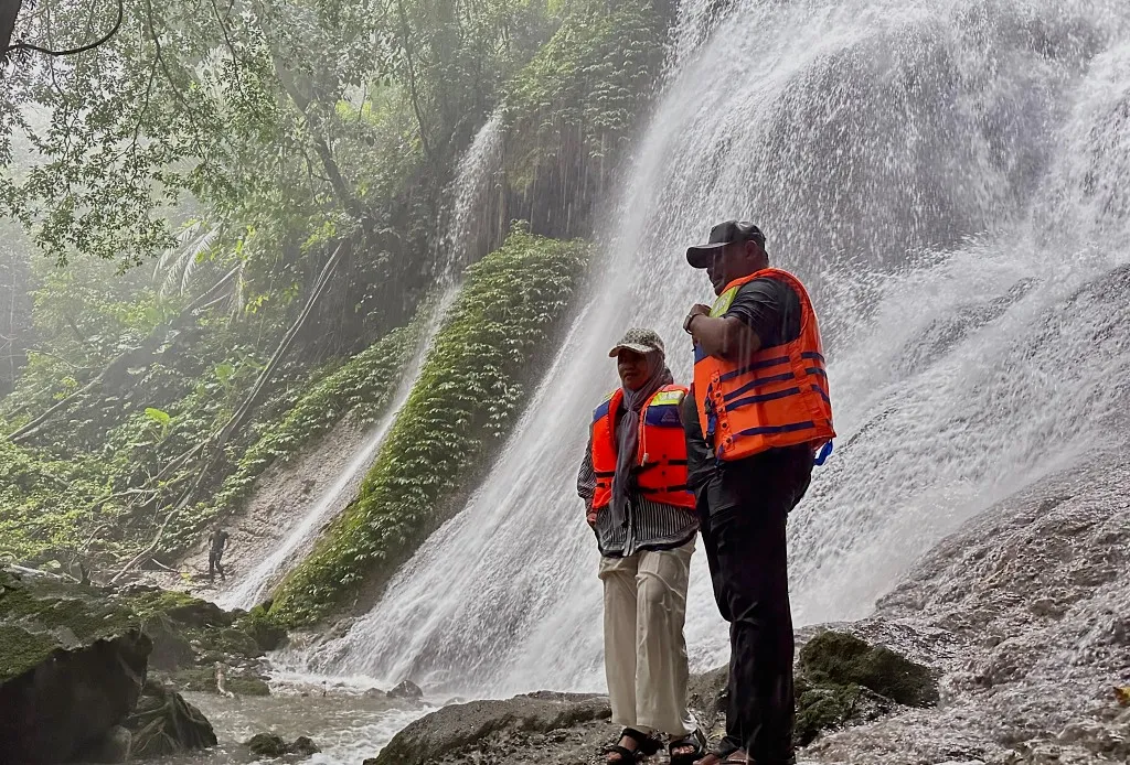 Wisata Ala Safrizal di Air Terjun Ceuraceu Embun Aceh Jaya